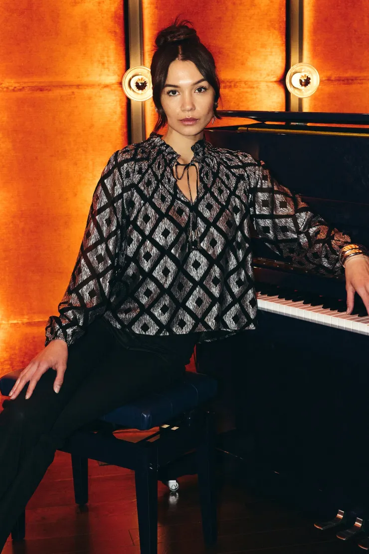 Hot Meredith Blouse In Blouses