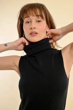 Clearance Sleeveless Sweater In Sweaters